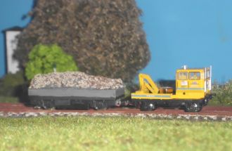 Der Skl von Hobbytrain mit einem motorisierten Geisterwagen in Eigenbau (2013)